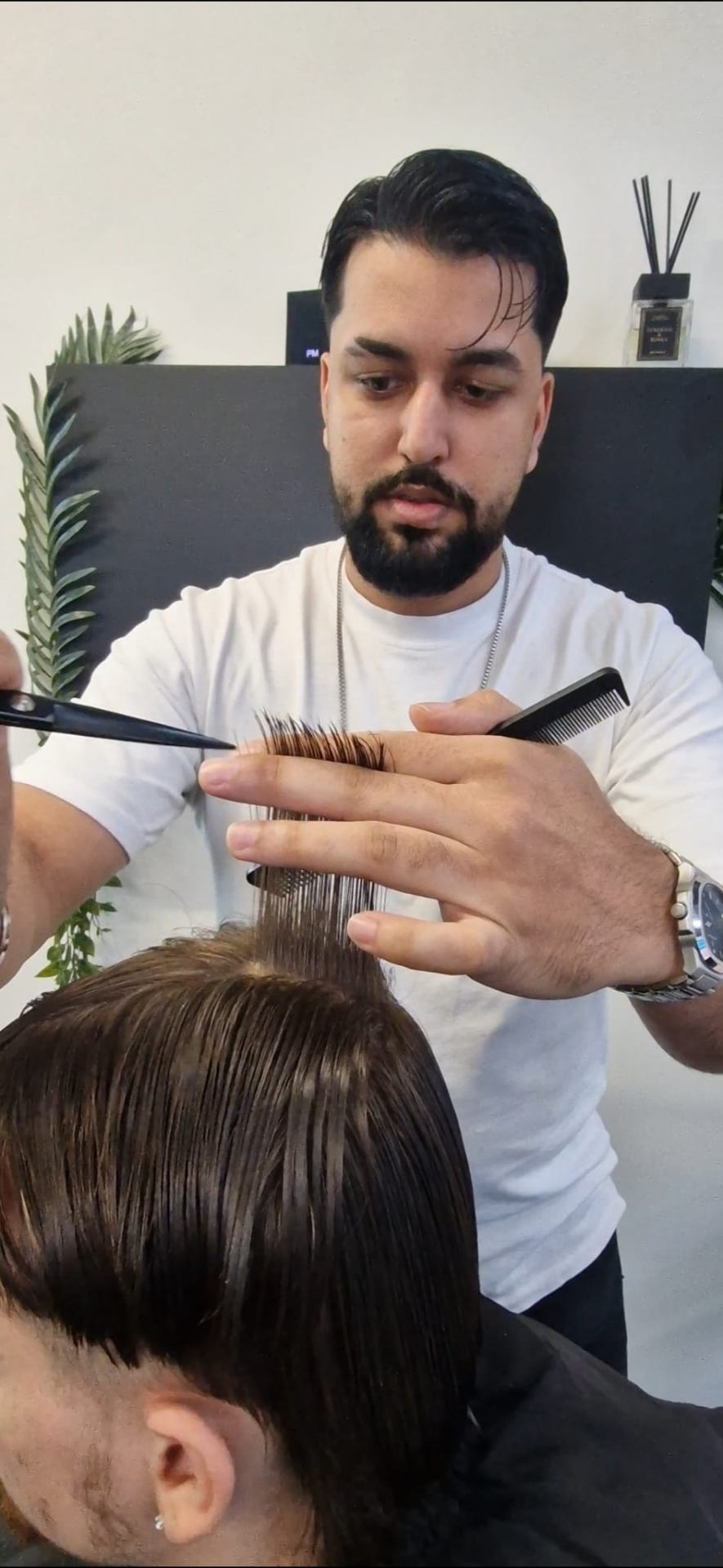 Scissor cut in action